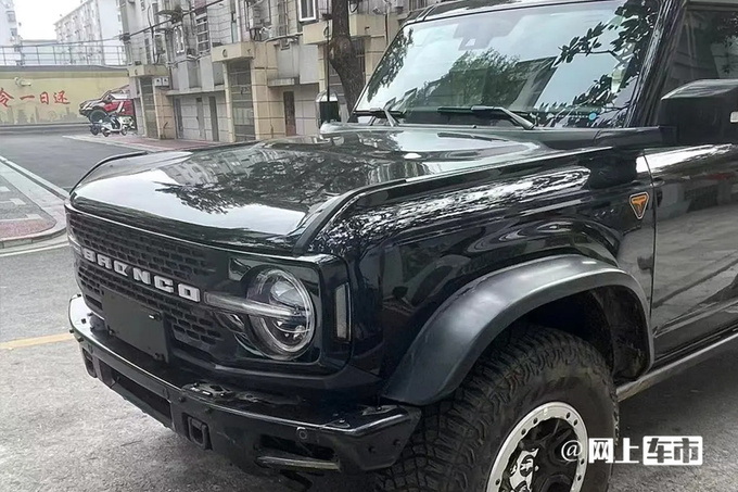 福特國產(chǎn)Bronco街拍4S店7天后開訂頂配賣43萬-圖2