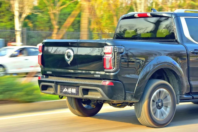 中保研碰撞测试首款皮卡长城山海炮同批次第一-图14