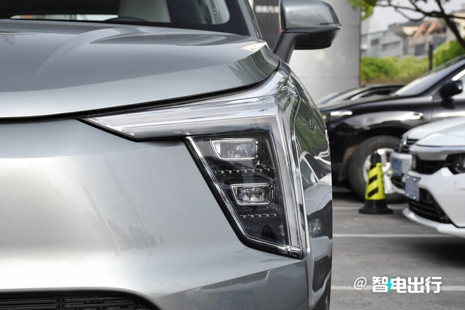 长城龙系列新SUV外观曝光或为哈弗威龙 明年发布-图1