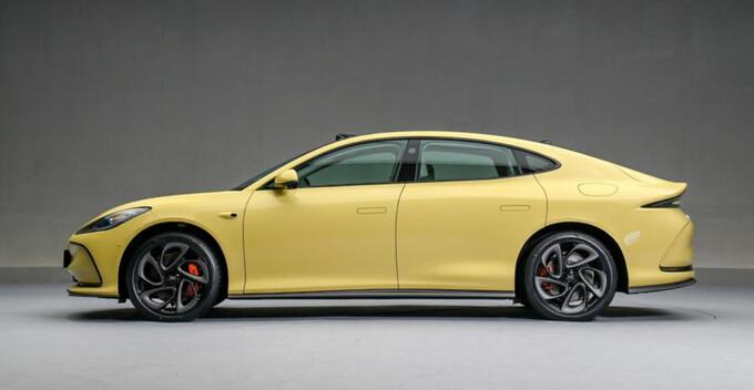 网上猛吹保时米但朋友都说智己L6更帅-图3