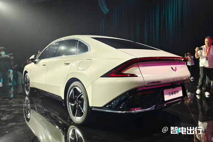 五菱星光纯电-预计卖10.78万起 与比亚迪打价格战-图3