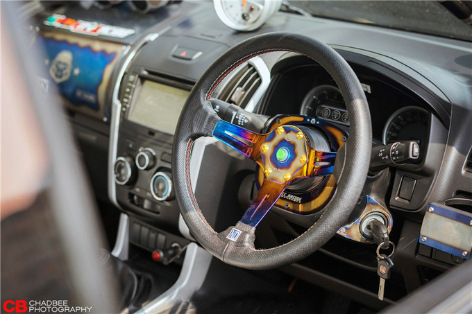 皮卡不拉货而是这样玩泰国爆改五十铃D-MAX-图6