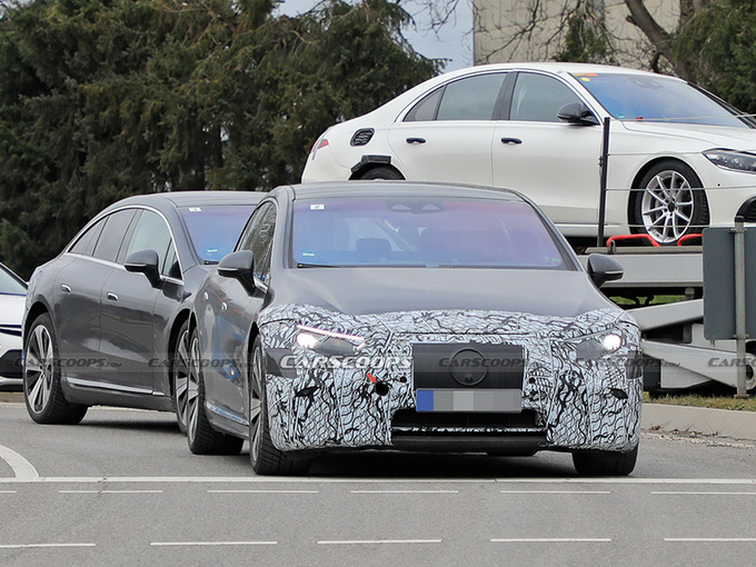 奔驰全新车型谍照曝光 搭56英寸屏幕/4月中旬亮相-图1