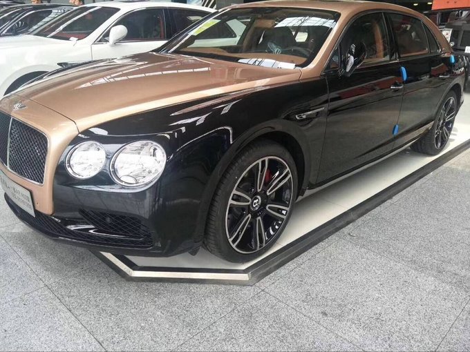 18款宾利飞驰展位现车 限量双色特惠专场-图4