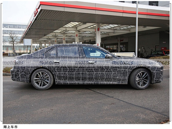 宝马全新7系最新谍照搭4.4T混动/四出排气更运动-图2