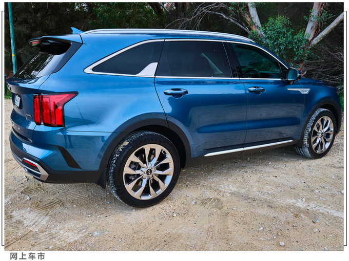 起亚索兰托运动版售价曝光搭3.5L/配双悬浮屏-图2