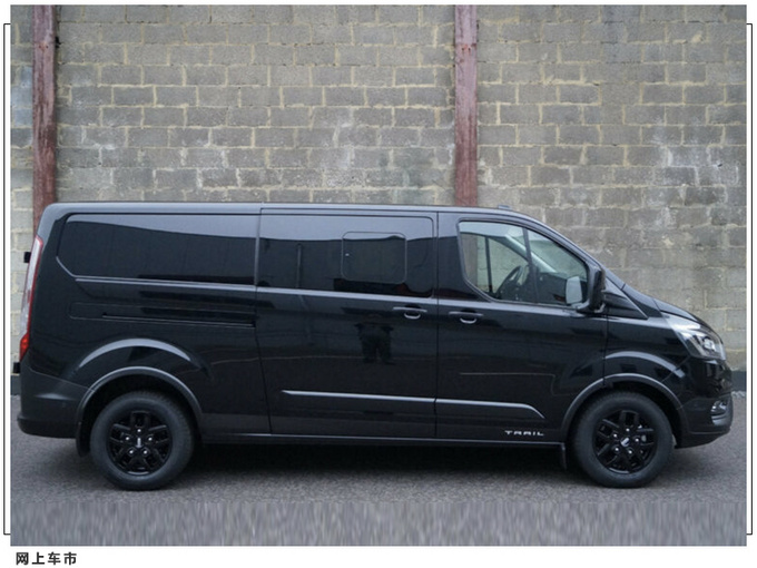 福特全顺实拍曝光两排五座布局/搭黑色运动轮毂-图2