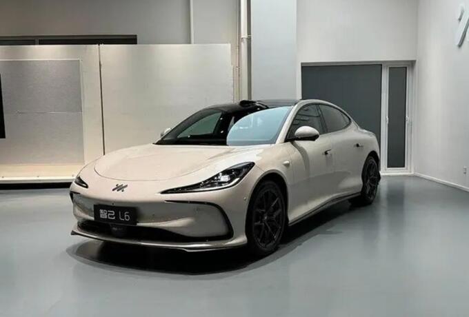 网上猛吹保时米但朋友都说智己L6更帅-图2