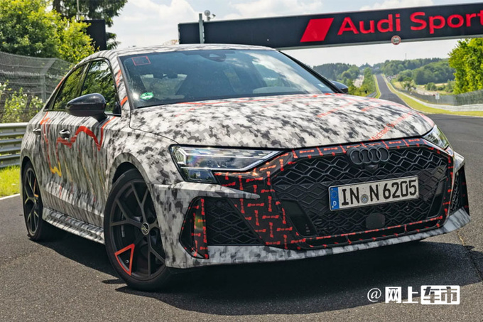 奧迪新款RS3諜照曝光8月首發(fā)亮相/比寶馬M2快-圖1