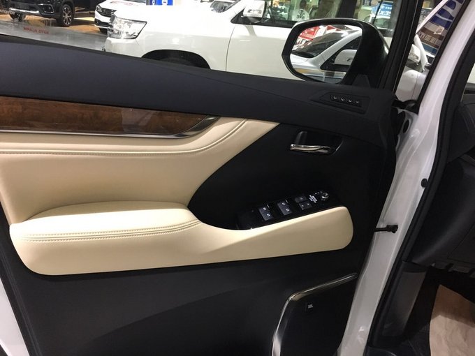 最畅销的MPV丰田埃尔法 改装座椅添豪华-图8