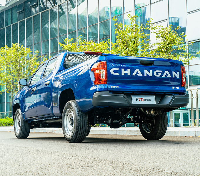 長安F70藍鯨版四驅車型上市售價10.69-11.99萬元-圖4