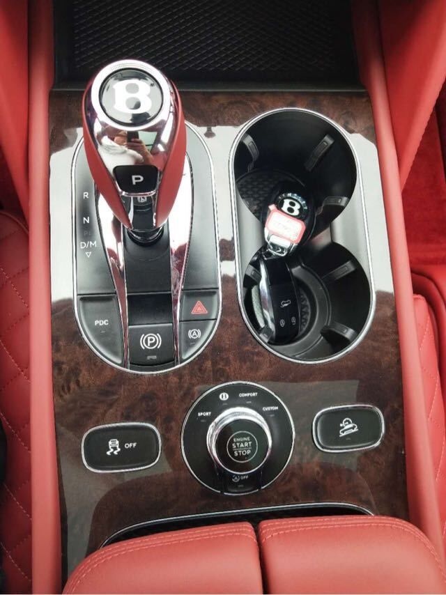 18款宾利添越柴油SUV 超凡性能令人赞叹-图5