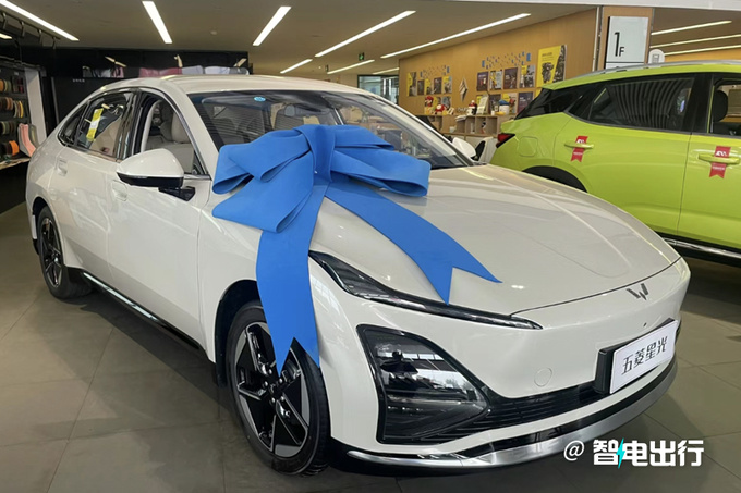 五菱星光預(yù)售XX萬起 首搭-神煉電池 PK比亞迪秦PLUS-圖6