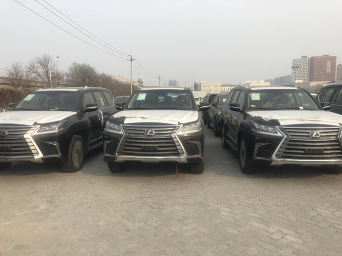 18款雷克萨斯LX570 中东铂金版踏青专惠-图1