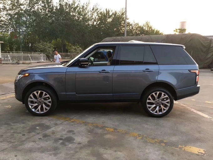 2018款路虎揽胜行政版 品质做工皆属佳品-图3