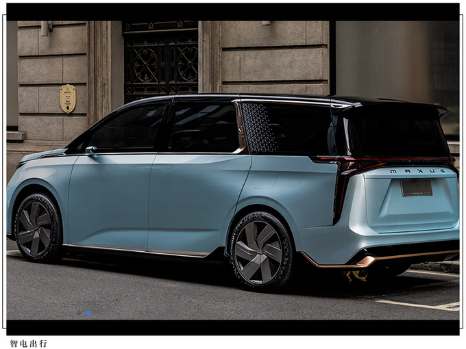 上汽大通全新MPV谍照曝光熏黑轮毂/有望年底亮相-图5