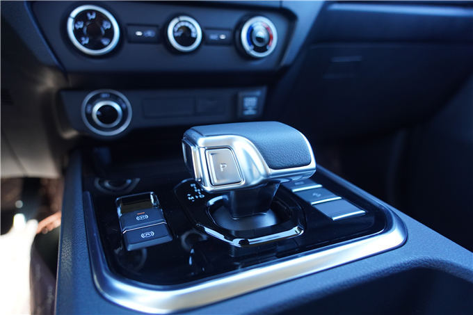 2023款D-MAX正式上市售价来到13万级三大件品质优异-图6