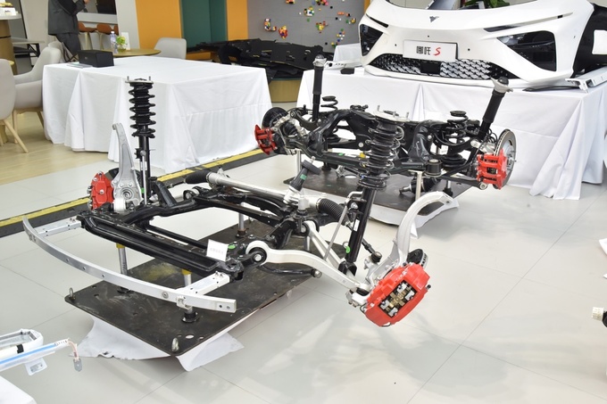 不裝青銅了拆解后的哪吒S盡顯值場王者本色-圖8