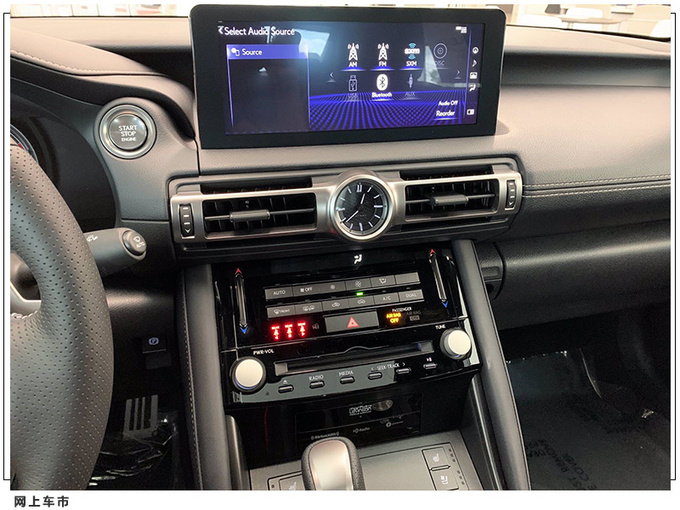 雷克萨斯全新IS实拍搭3.5L引擎/熏黑贯穿式尾灯-图9