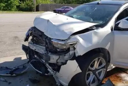 特斯拉Cybertruck终于在马路上被撞了损毁很严重-图4