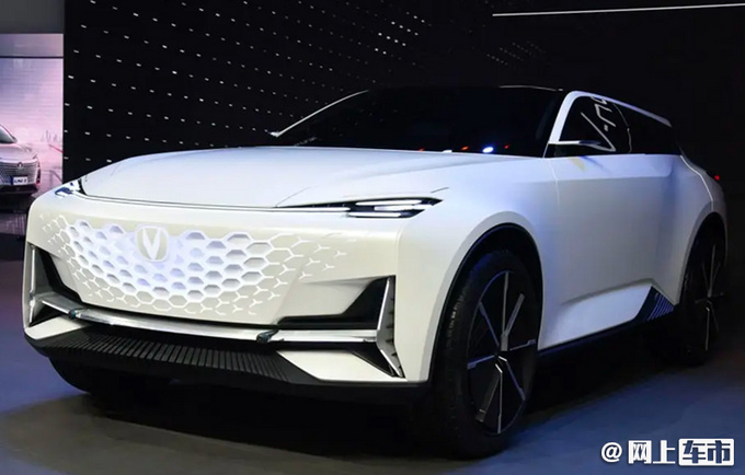 长安全新轿车谍照曝光 配无框车门 预计13万起售-图1