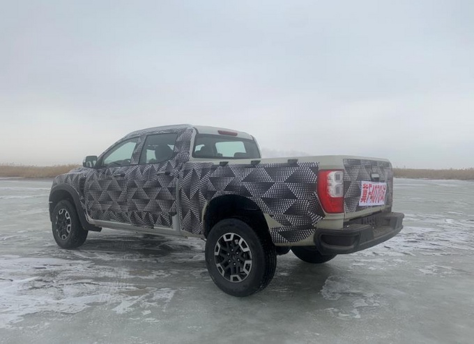 又一全尺寸皮卡谍照曝光车宽超2米下半年上市-图2