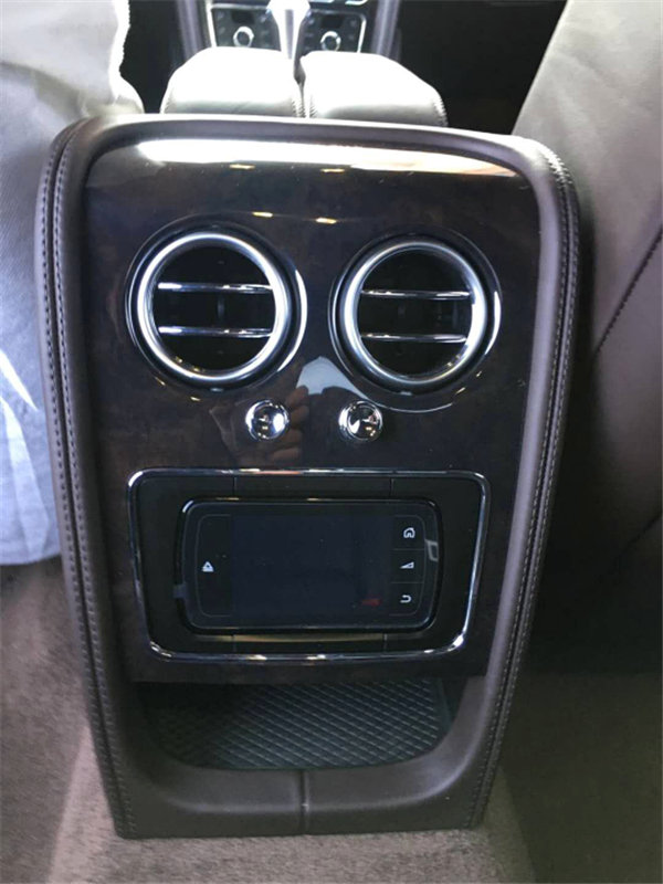 18款宾利飞驰V8S极罕颜色 港口特卖专场-图5