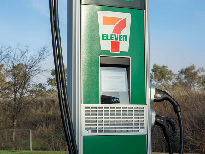 7-Eleven便利店将安装充电桩2022年底完成500个-图1