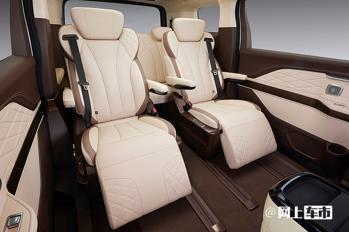 奔腾全新MPV内饰曝光酷似红旗HQ9-座椅配置更豪华-图3