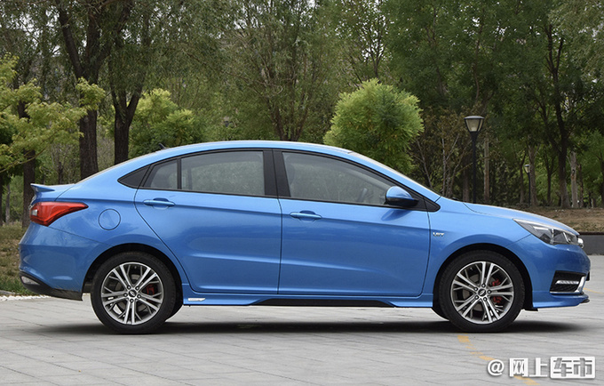 奇瑞艾瑞泽5将推高性能版搭1.6T发动机动力更强-图2
