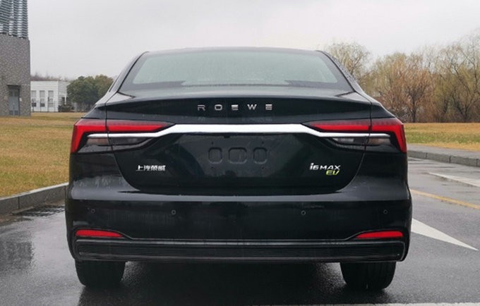 荣威纯电版i6 MAX实车曝光 造型运动 有望年内上市-图2