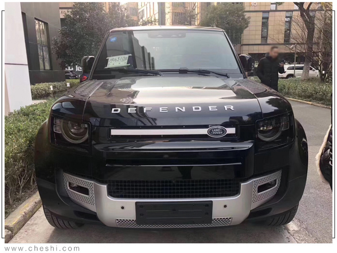 路虎全新卫士现身国内 奔驰大G的对手明年上市-图2