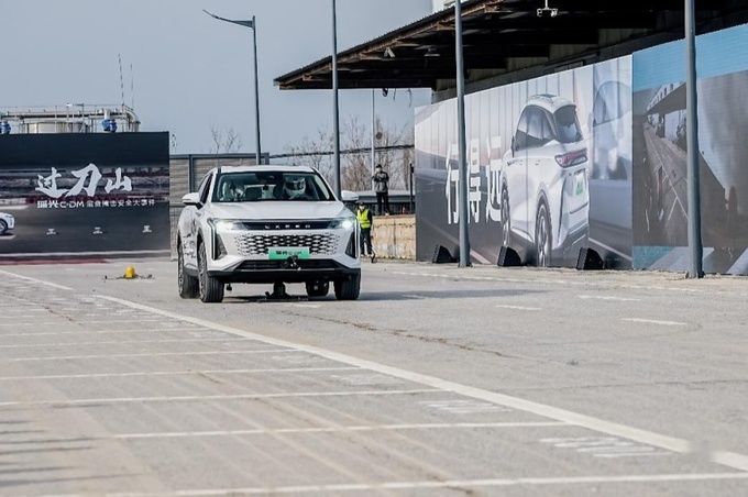 刀山测试遭遇假车质疑瑶光C-DM立马直播解剖自己-图1