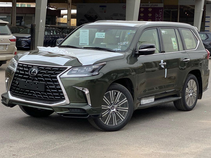 雷克萨斯新款LX实拍搭V8引擎/内饰配置更豪华-图1