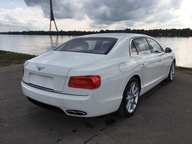 进口宾利飞驰4.0T 舒适四座顶级座驾巨献-图7