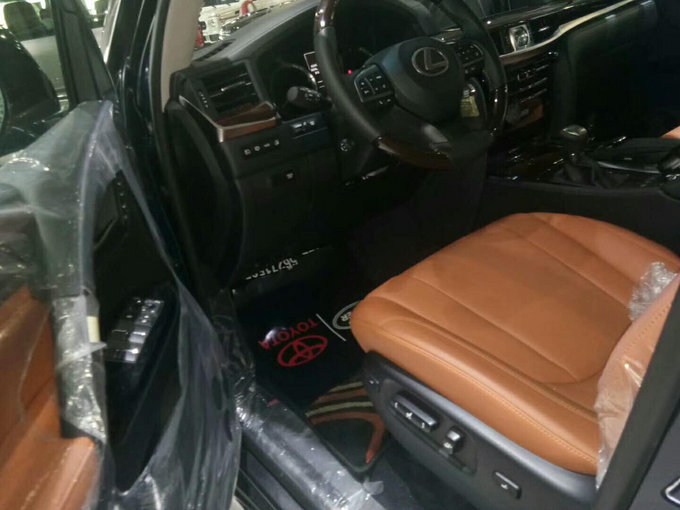 18款雷克萨斯LX570 耀眼蓝色越野新标杆-图8