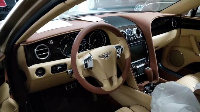 18款宾利飞驰V8奢华不一般 5座配置价格-图4