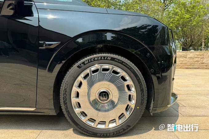 加X.X万买4座版极氪009光辉售XX.XX-XX.XX万元-图4