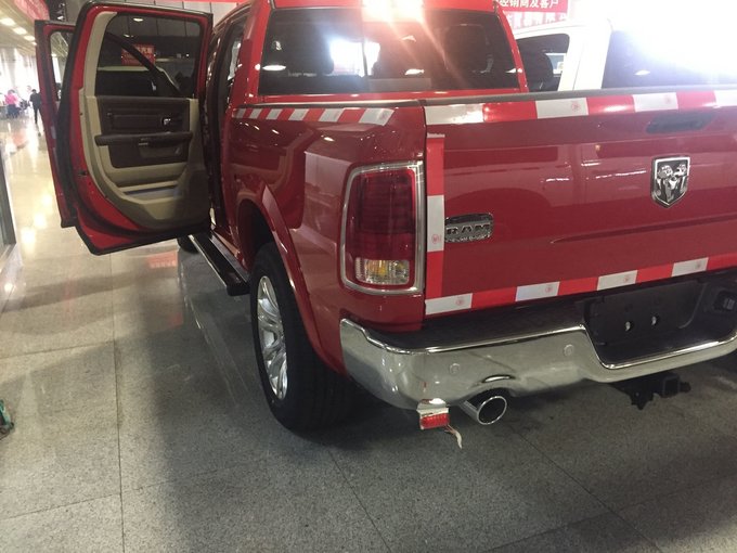 17款道奇公羊长角号 个性皮卡降价挡不住-图3