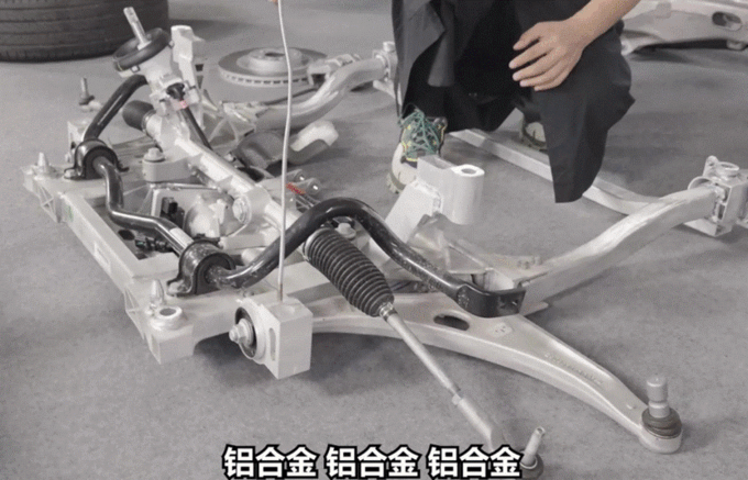 新红旗HS5被彻底拆解中国豪车水准到底如何-图5