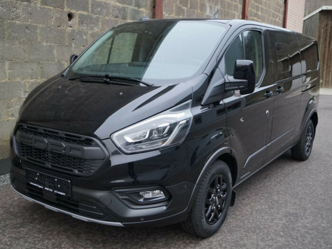 福特全顺实拍曝光两排五座布局/搭黑色运动轮毂-图1