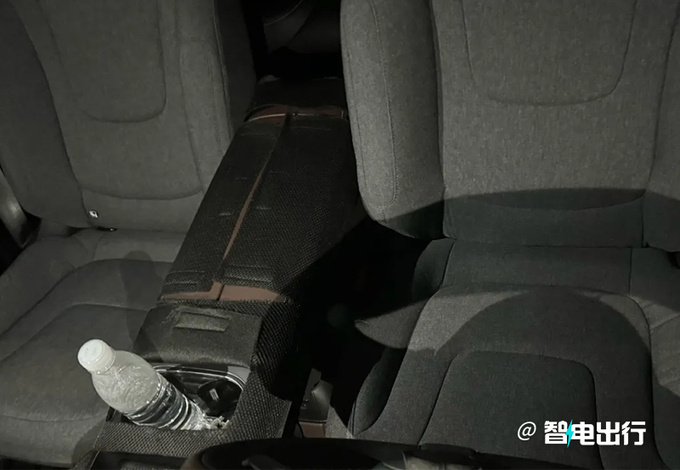 smart全新大号SUV内饰曝光换装巨大屏幕-图7