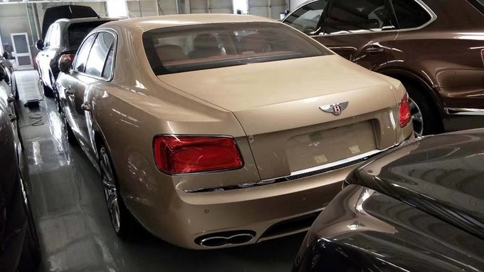 18款宾利飞驰V8奢华不一般 5座配置价格-图7