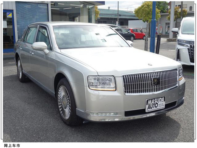 丰田旗舰轿车实拍搭5.0L混动/气场不输宾利飞驰-图4