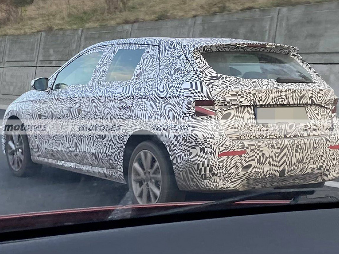 斯柯达晶锐新车谍照换装全新灯组/内部空间升级-图1