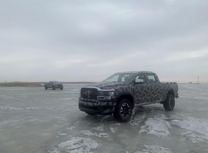 又一全尺寸皮卡谍照曝光车宽超2米下半年上市-图1