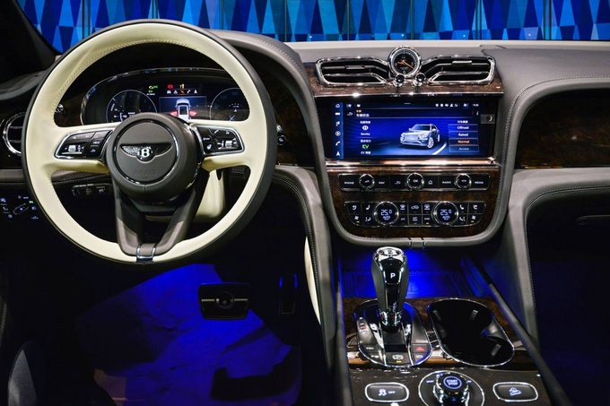 新添越插电混动版首秀 宾利展现电动化野心-图6