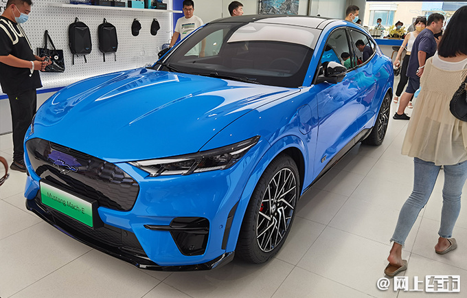 福特电动车城市店开业 上市Mach-E新车型-续航更长-图1