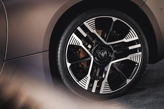 瑪莎拉蒂Folgore純電系列車型登陸上海多維詮釋潮流型格-圖5