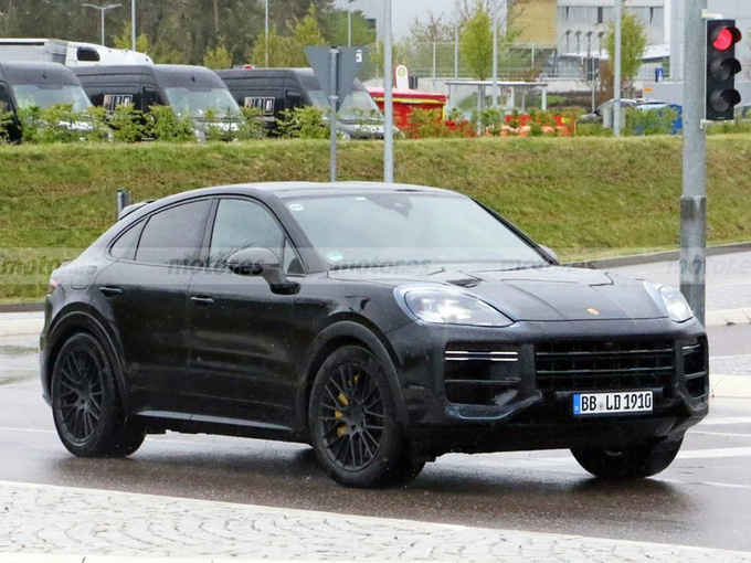 保时捷中期改款卡宴轿跑版年内亮相/内饰升级-图1